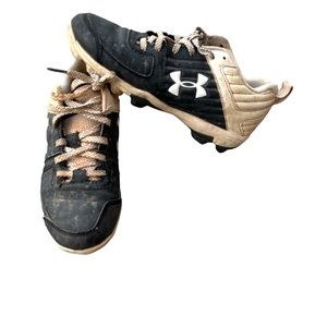 Under Armour Kids' Baseball Cleats size 4Y